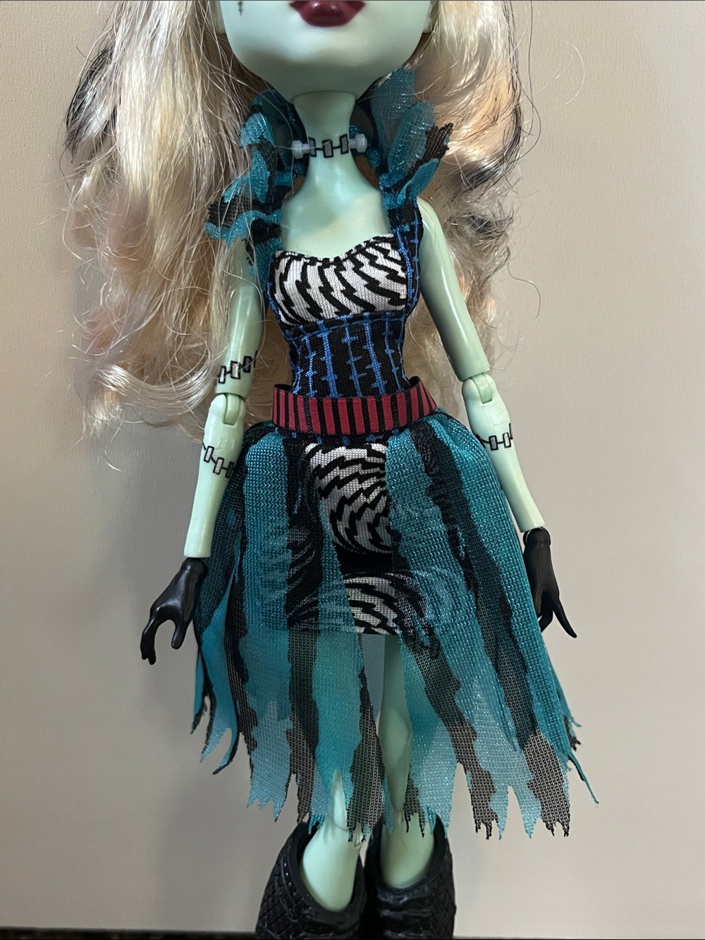 Monster High Freak Du Chic Frankie Stein - Picture 3 of 6